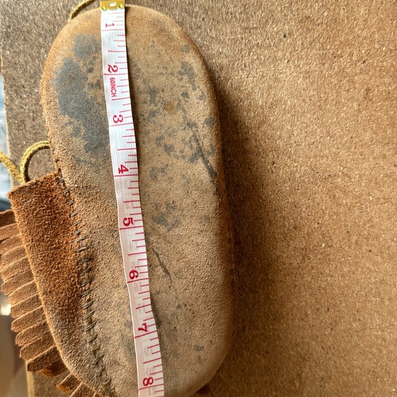 Minnetonka Kids Classic Fringe Softsole Boot. sz 1 (big kid) great shape! - Picture 9 of 9